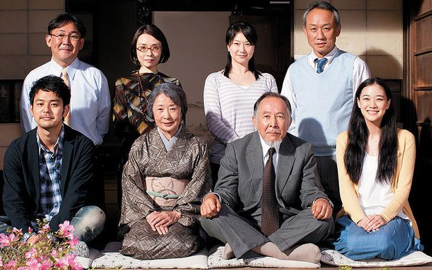 Crítica de Una familia de Tokio: Desencuentro generacional en la gran ciudad